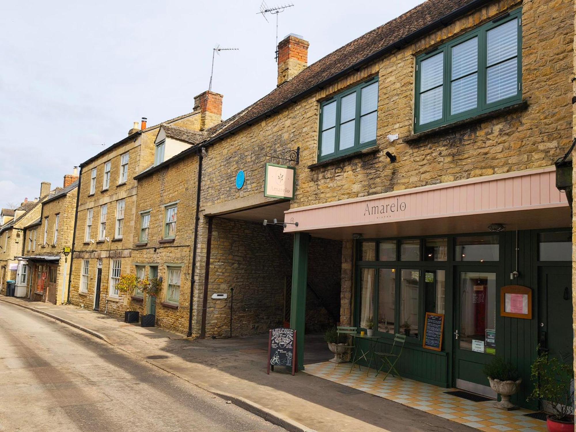 Amarelo Apartment, Central Charlbury, 1 Super King Bed Exterior photo